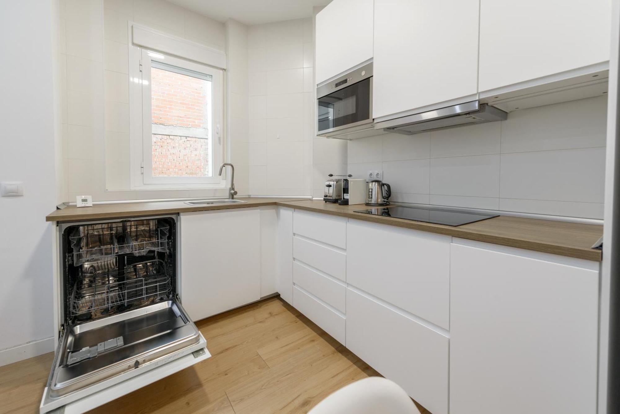 Apartament Avila Calle, Precioso Estudio En Santiago Bernabeu-Estrecho En Segundo Piso Sin Ascensor Madryt Zewnętrze zdjęcie