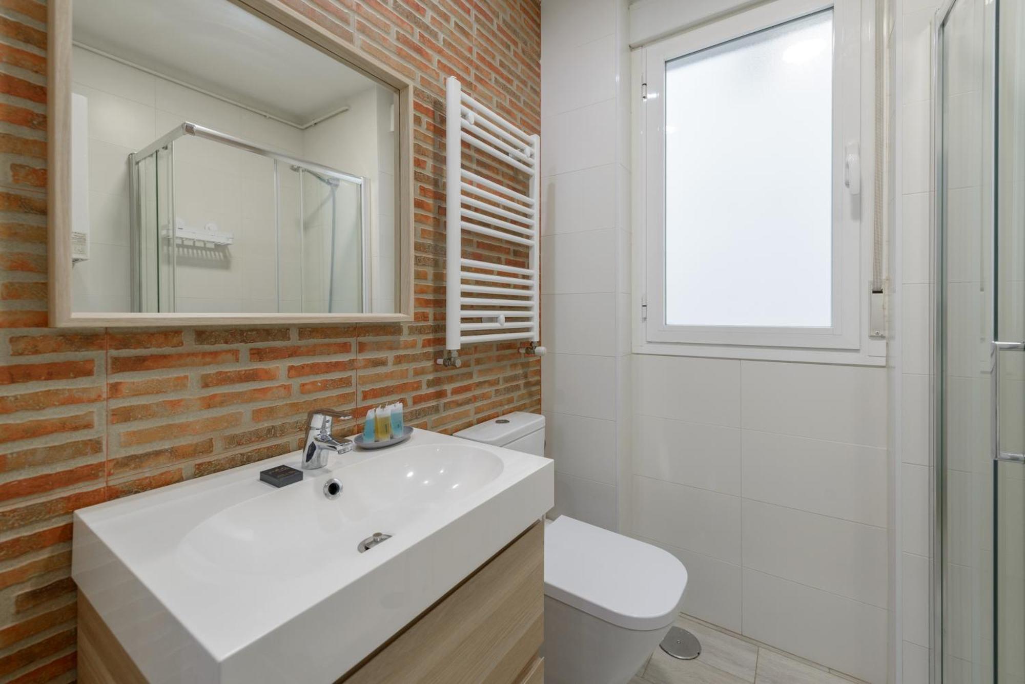 Apartament Avila Calle, Precioso Estudio En Santiago Bernabeu-Estrecho En Segundo Piso Sin Ascensor Madryt Zewnętrze zdjęcie