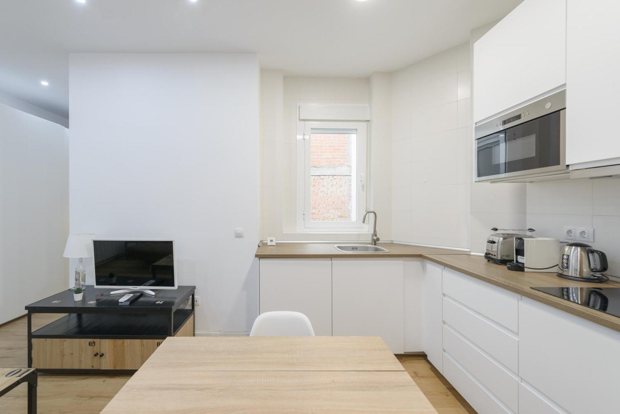 Apartament Avila Calle, Precioso Estudio En Santiago Bernabeu-Estrecho En Segundo Piso Sin Ascensor Madryt Zewnętrze zdjęcie
