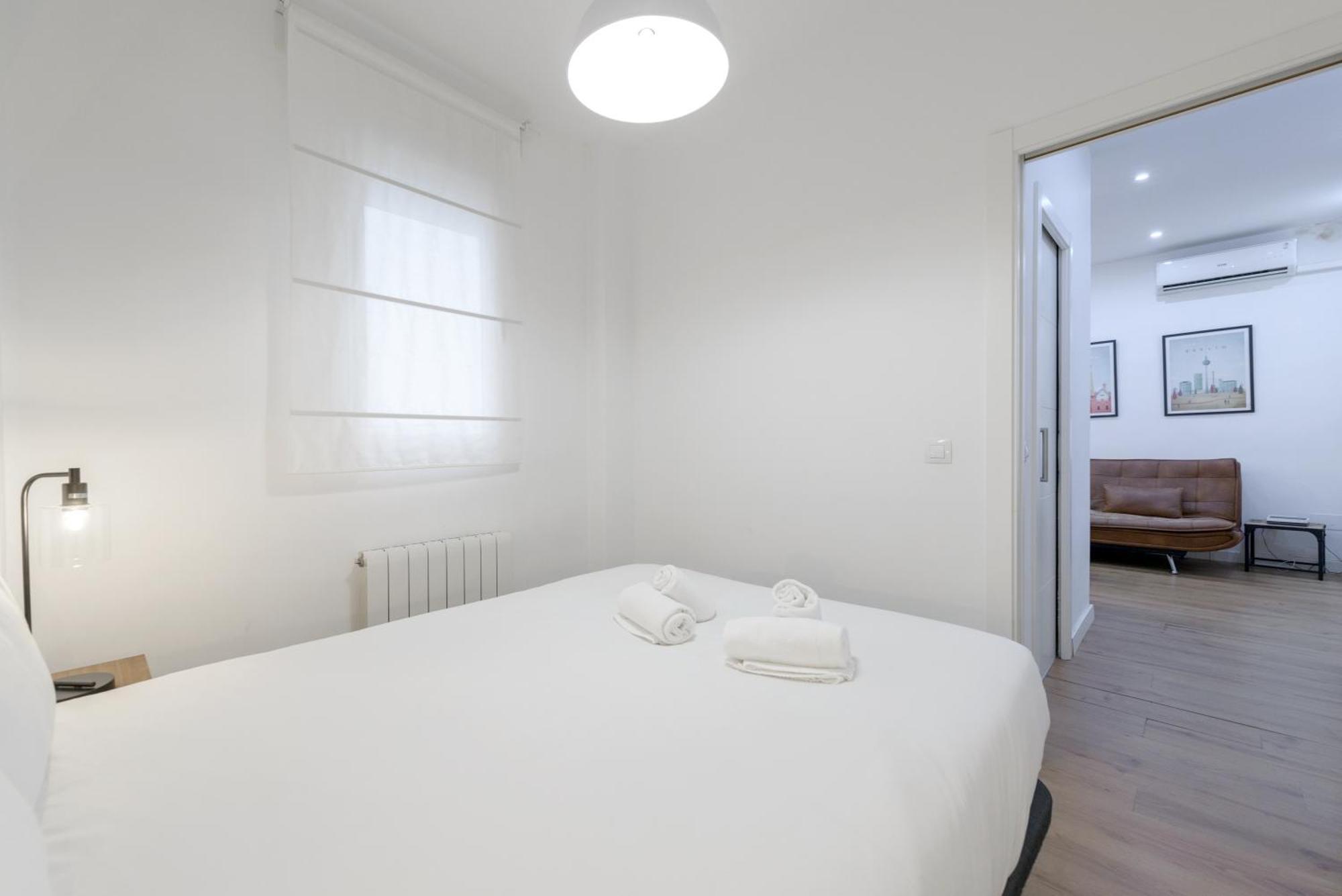 Apartament Avila Calle, Precioso Estudio En Santiago Bernabeu-Estrecho En Segundo Piso Sin Ascensor Madryt Zewnętrze zdjęcie