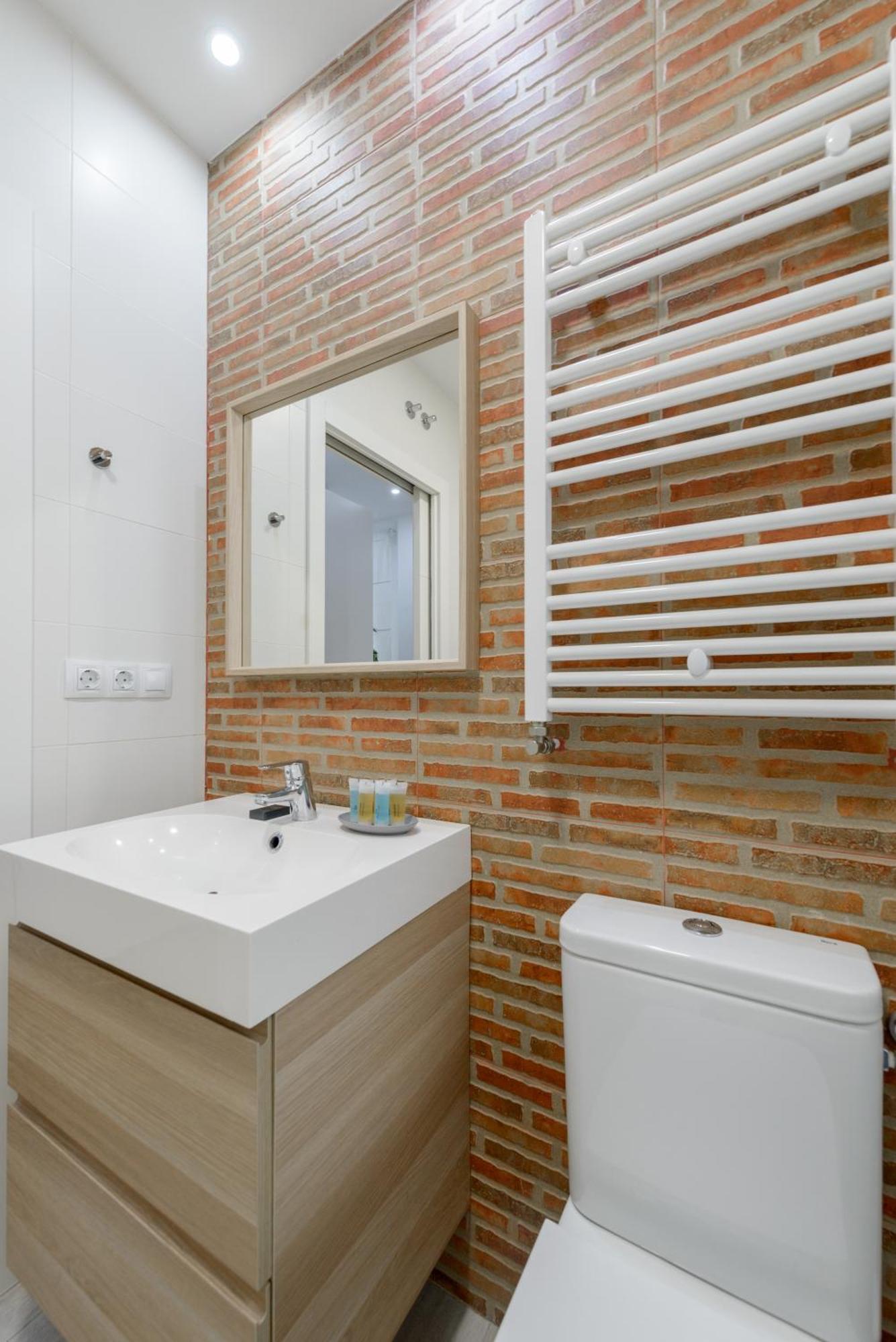 Apartament Avila Calle, Precioso Estudio En Santiago Bernabeu-Estrecho En Segundo Piso Sin Ascensor Madryt Zewnętrze zdjęcie