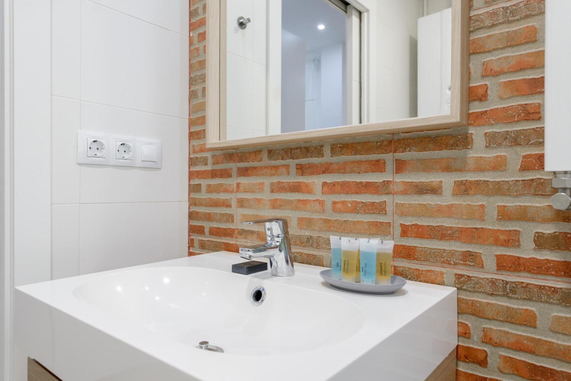 Apartament Avila Calle, Precioso Estudio En Santiago Bernabeu-Estrecho En Segundo Piso Sin Ascensor Madryt Zewnętrze zdjęcie