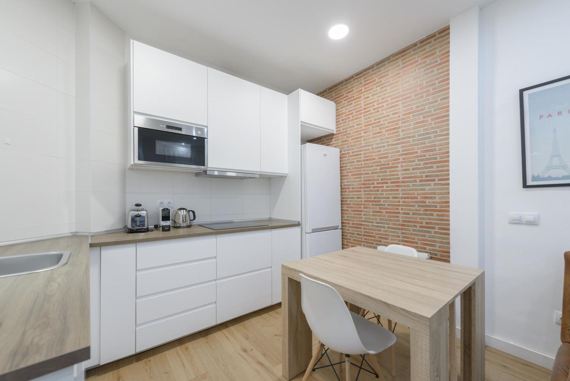 Apartament Avila Calle, Precioso Estudio En Santiago Bernabeu-Estrecho En Segundo Piso Sin Ascensor Madryt Zewnętrze zdjęcie