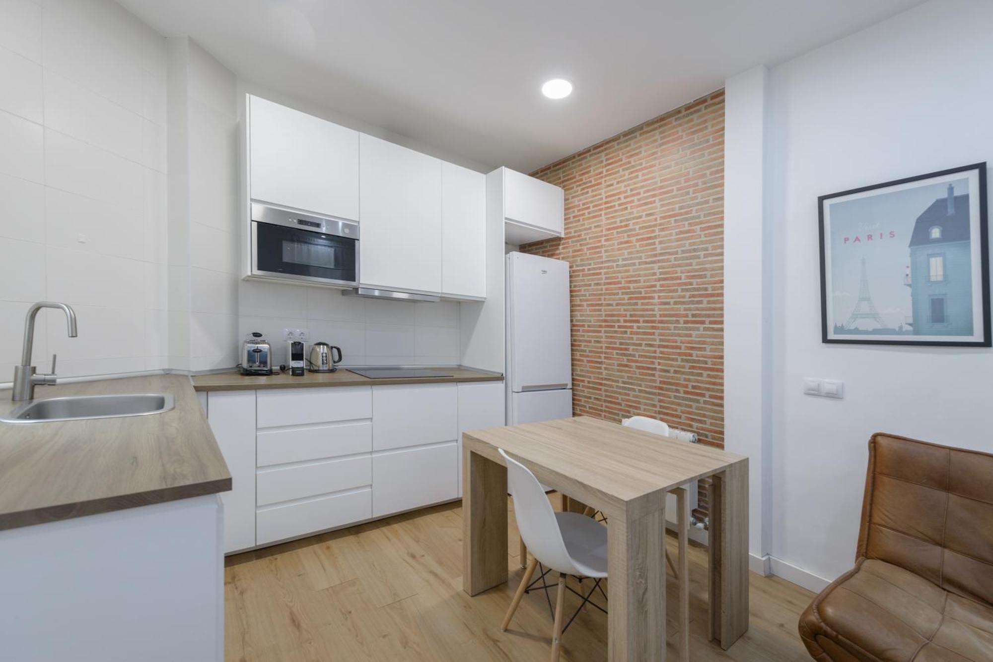 Apartament Avila Calle, Precioso Estudio En Santiago Bernabeu-Estrecho En Segundo Piso Sin Ascensor Madryt Zewnętrze zdjęcie